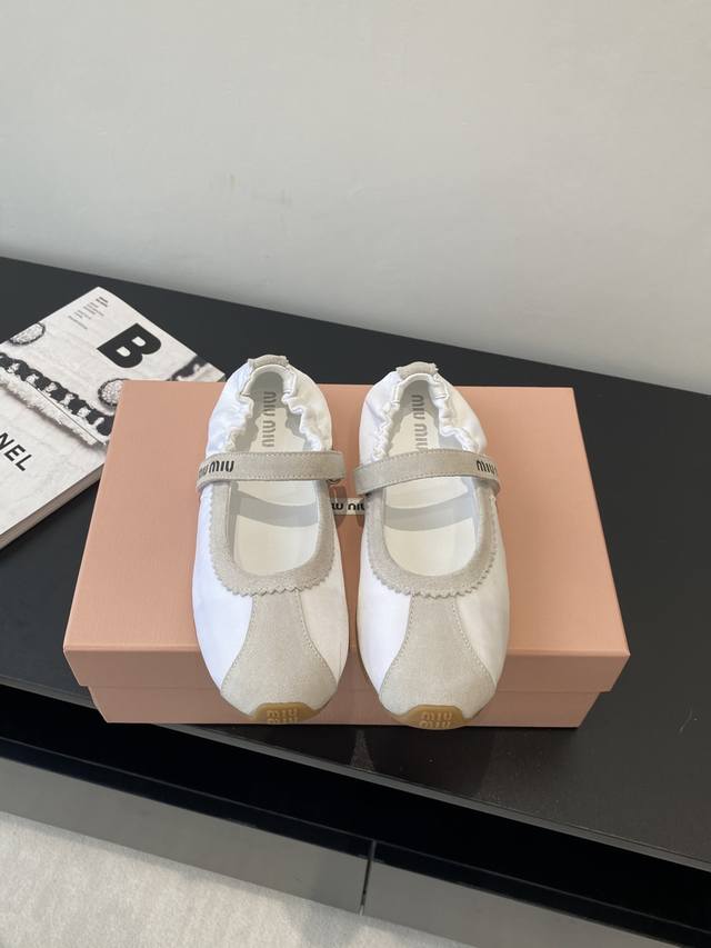 Miu Miu 25Ss New Ballet Shoes. The Upper Design Is Three-Dimensional. The Bean E
