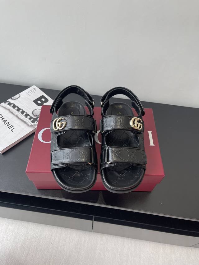 gucci 25Ss Summer New Women's Embossed Gg Sandals. This Sandal Is Made Of Gg