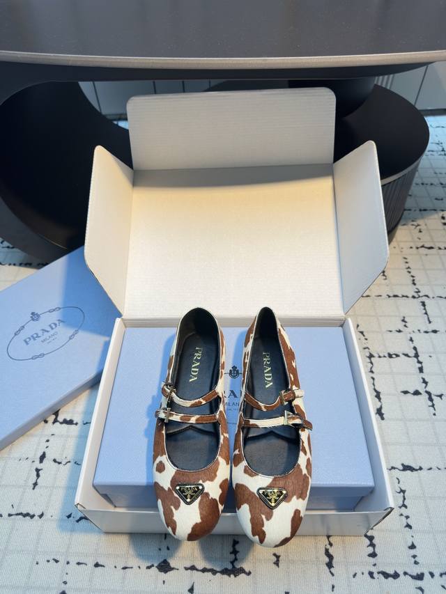 prad*25Ss New Cow Hair Flat Shoes Mary Jane Ballet Flats This Horse Hair Ball