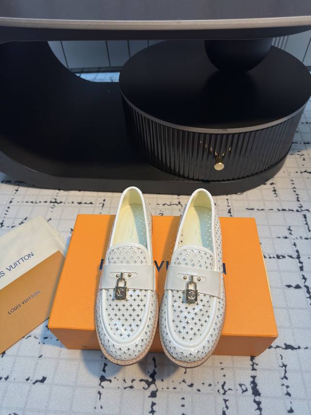 lv Louis Vuitton 25Ss Spring/Summer Perforated Loafers High-End Product Quali