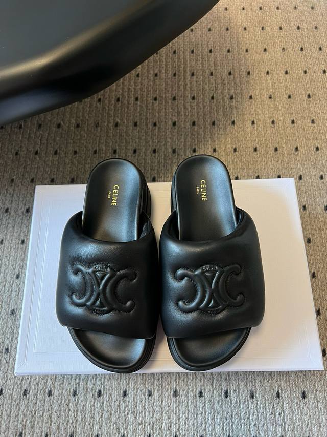Top Quality Celin* New Thick-Soled Bread Sandals For Spring And Summer. It Is An