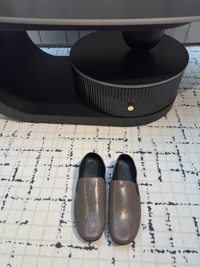 the Row 2025 Spring New Genuine Leather French Retro Square Toe Minimalist Al