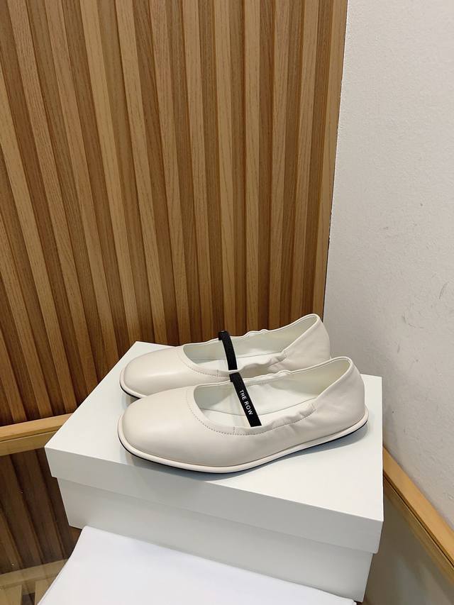 the Row 25 Early Fall New Elastic Grandma Shoes A Pair That Is Very Tolerant