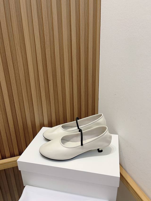 the Row 2025 New Kitten Heel Ballet Shoes. So Beautiful. So Soft That You Can