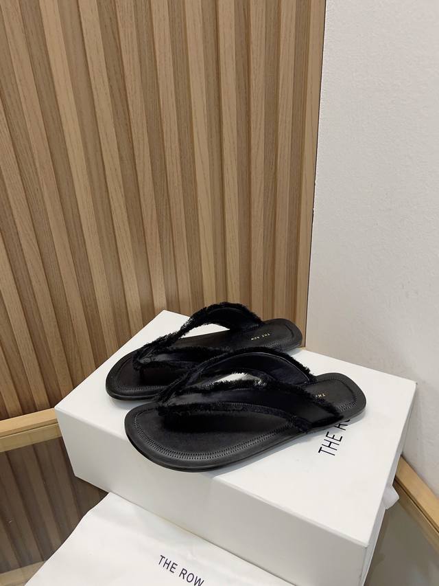 the Row 2025Ss Spring And Summer New Flip Flops Sandals Simple Style But With