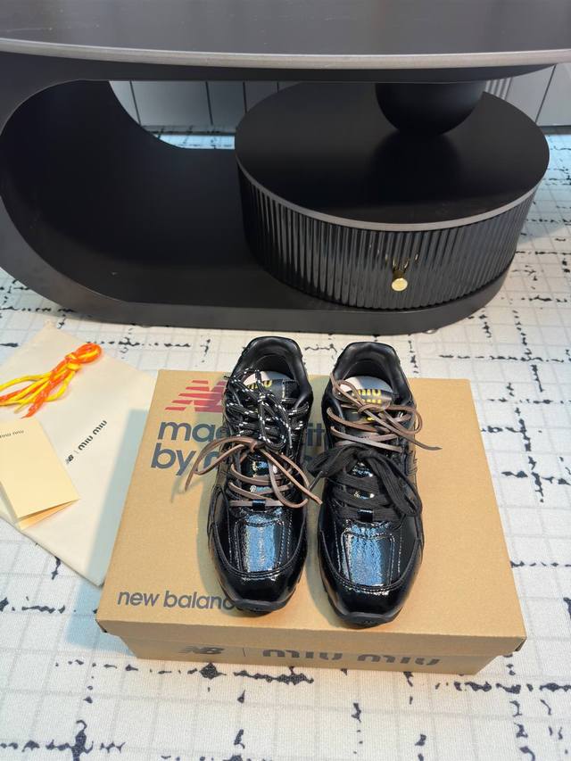 Miu Miu Co-Branded 2025 Lace-Up Dexter Sneakers The Black Warrior Is Good-Lookin