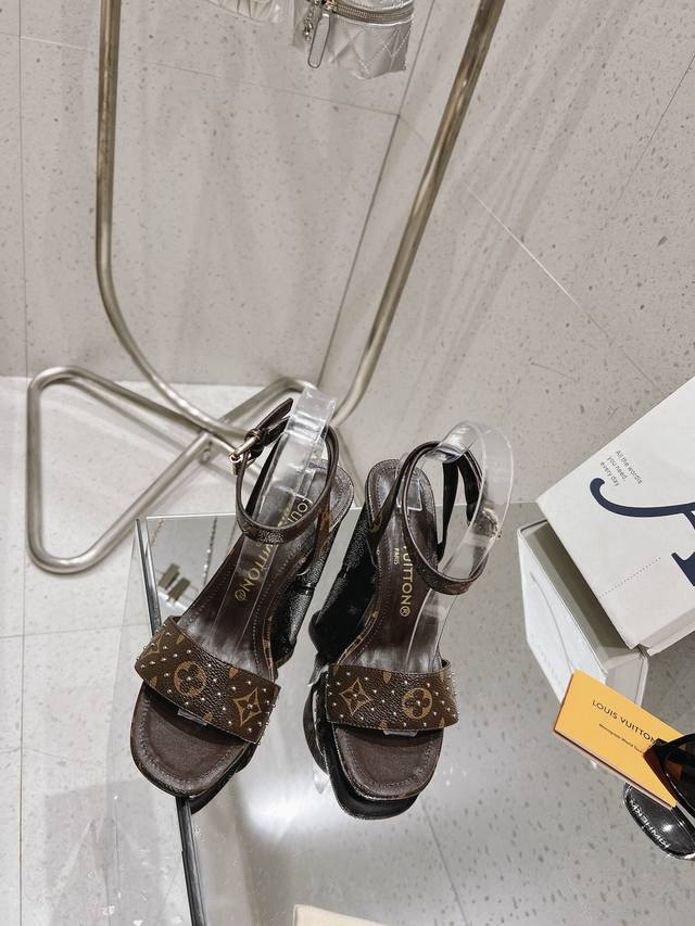 lv Plum Blossom Heel Sandals New Top Version This Silhouette Sandal Is Made O