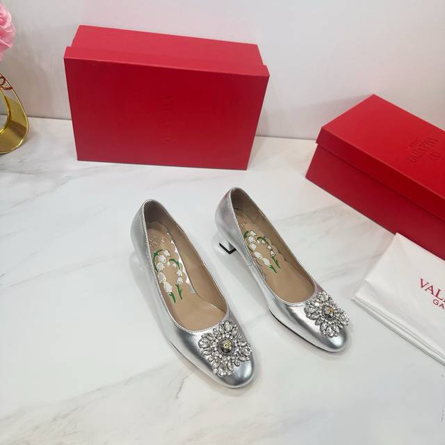 Factory Valentino Valentino 2025Ss Early Spring New Product Valentino Garavani's