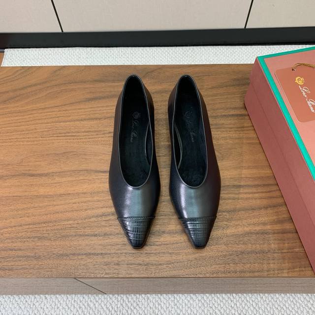 loro Piana Color Matching Single Shoes Minimalist Style Is A Very Durable Sty