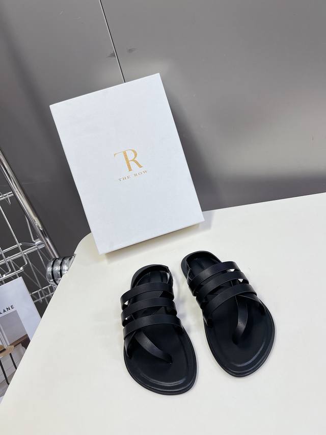 The Row's Spring And Summer Minimalist All-Match Flat Sandals Are Really The Mos
