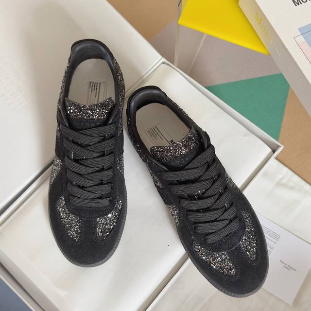 Top Version Couple Model Maisonmargiela Mm6 Margiela Couple Model German Trainin