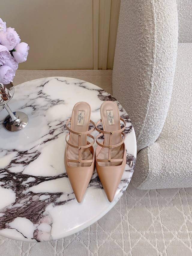 Factory Price P Valentin* New Catwalk Pointed High-Heeled Slippers Are So Beauti