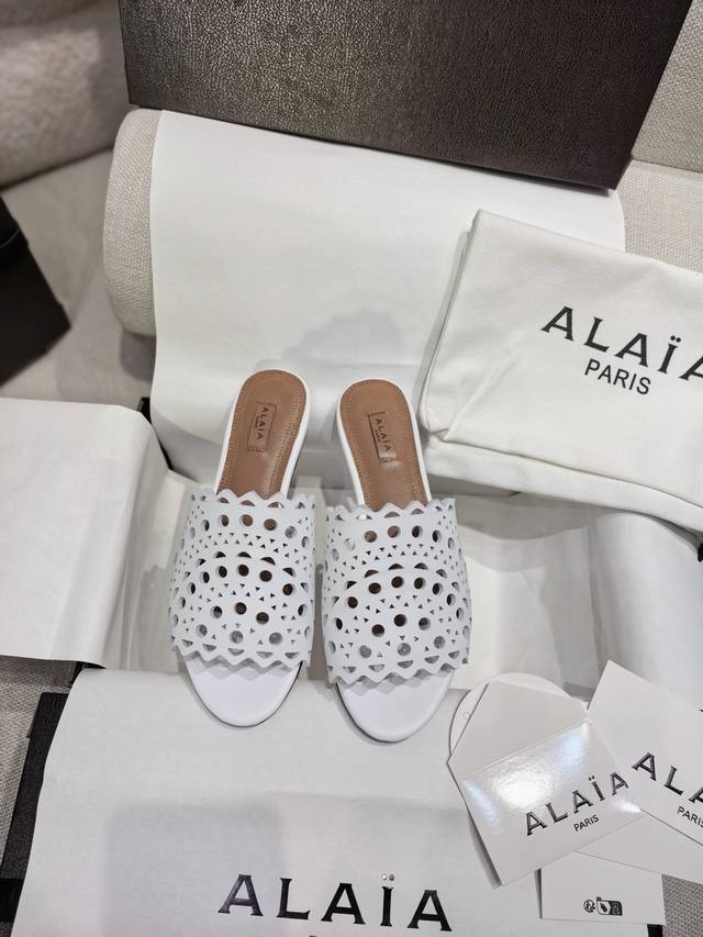 New Alaia European And American High Street New Lace Hollow Carved Flat Elegant