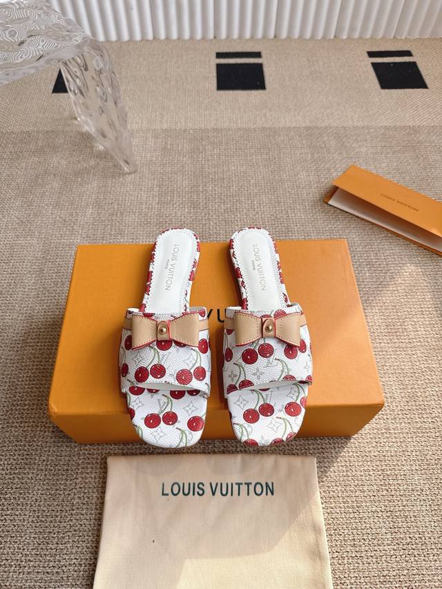 louis Vuitton Flat Slippers Just The Right Amount Of Sexy And Comfortable, Gi