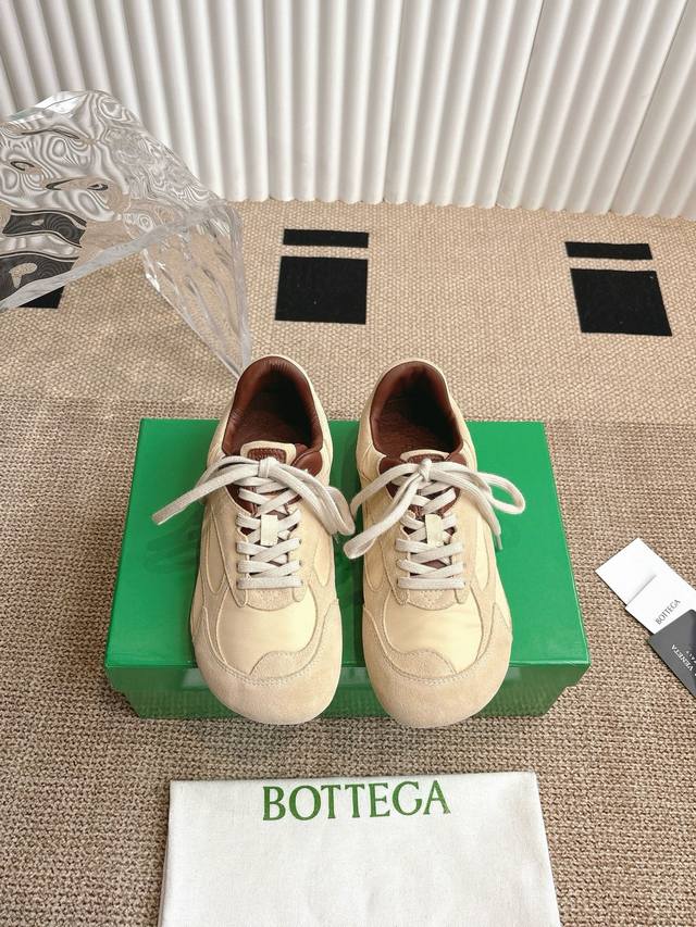Women And Men Bottega Veneta's New Orbit Sneakers Are A Hit Item That Many Celeb