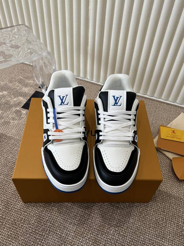 louisvuittonlv Louis Vuitton Outsole And Fabric Private Model A Shoe That Has