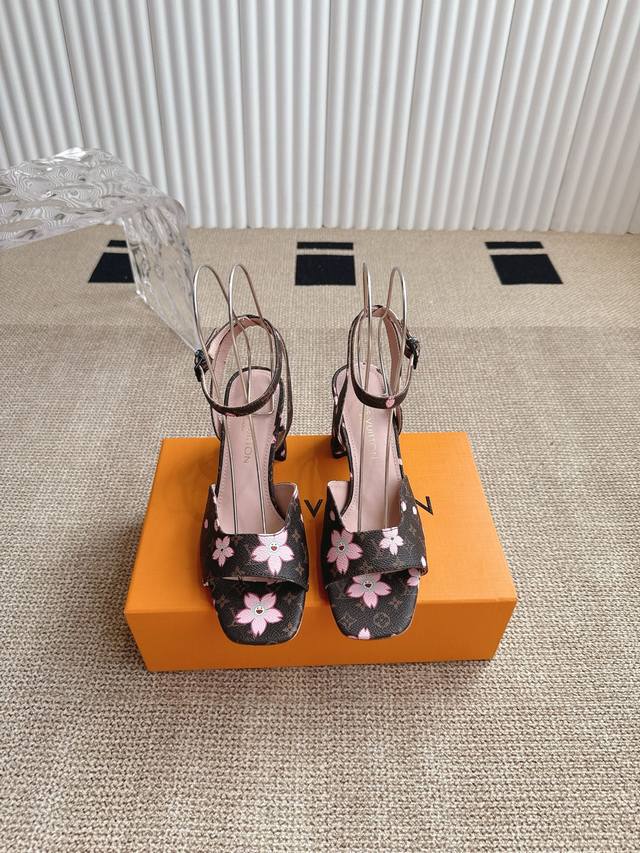 lv The Latest Spring And Summer Catwalk High-Heeled Sandals Official Website