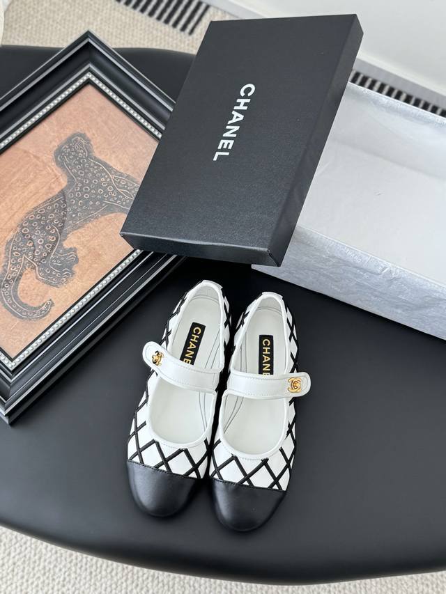 chanel 25S Catwalk Style Mary Jane Shoes Simple Yet Sweet And Playful Three-D