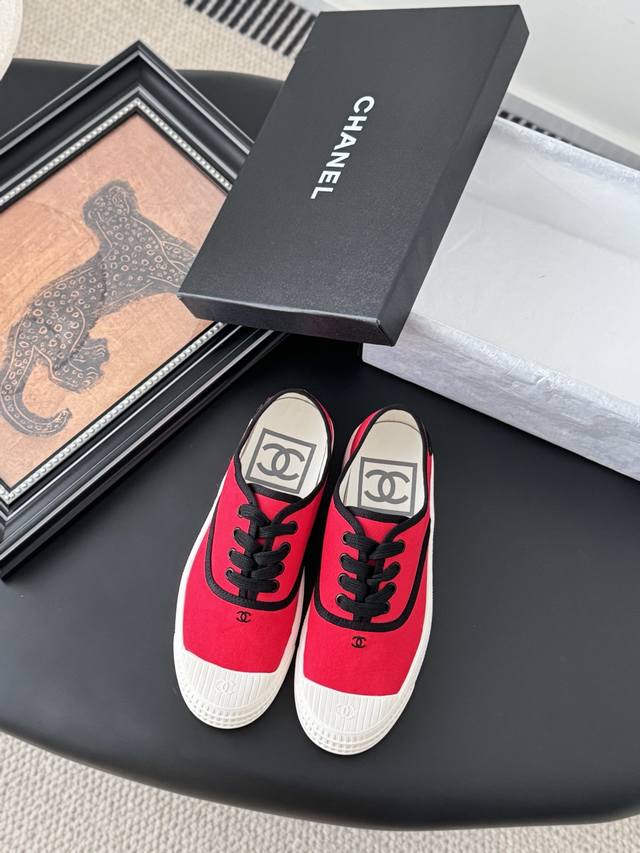 With White Airplane Box Chanel 25C Hidden Casual White Shoes Vintage Feeling Ful