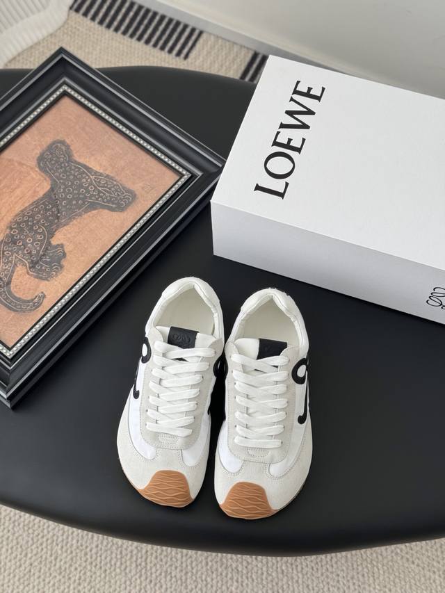 With White Airplane Box Loewe 2025 New Dexter Sneakers Cute And Retro, I Love It
