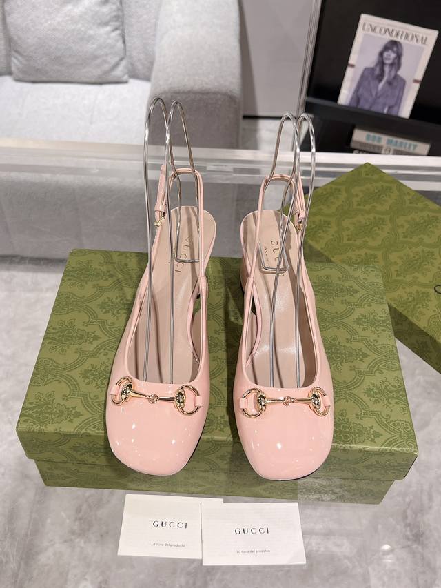 New Women's Horsebit Strappy Sandals This Shallow Shoe Is Made Of Patent Leather