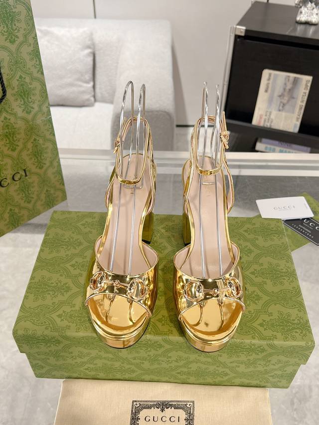 The Latest Guccl Classic Horsebit Thick-Soled High-Heeled Sandals. This Series I