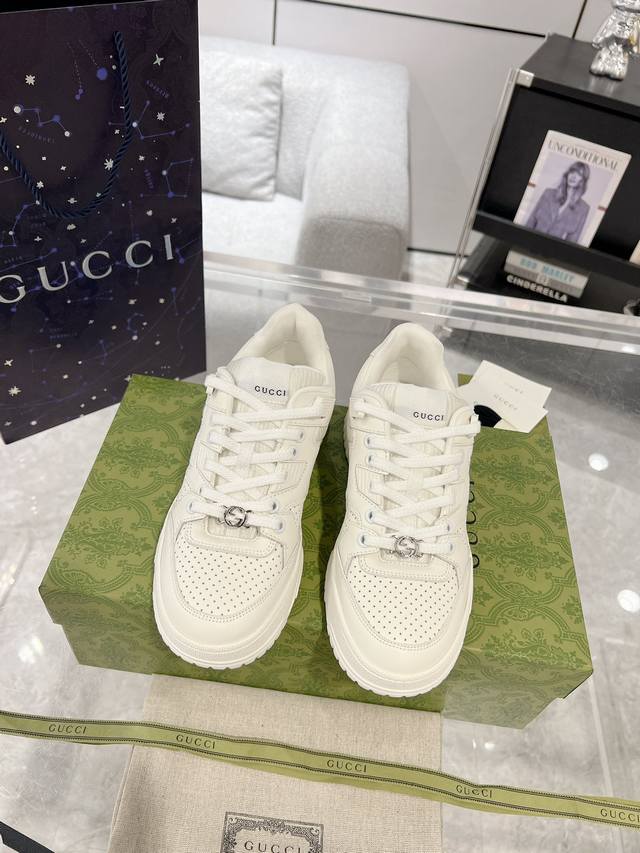 gucci's New Couple's Sneakers Early Spring Series Cleverly Uses Light Tones,