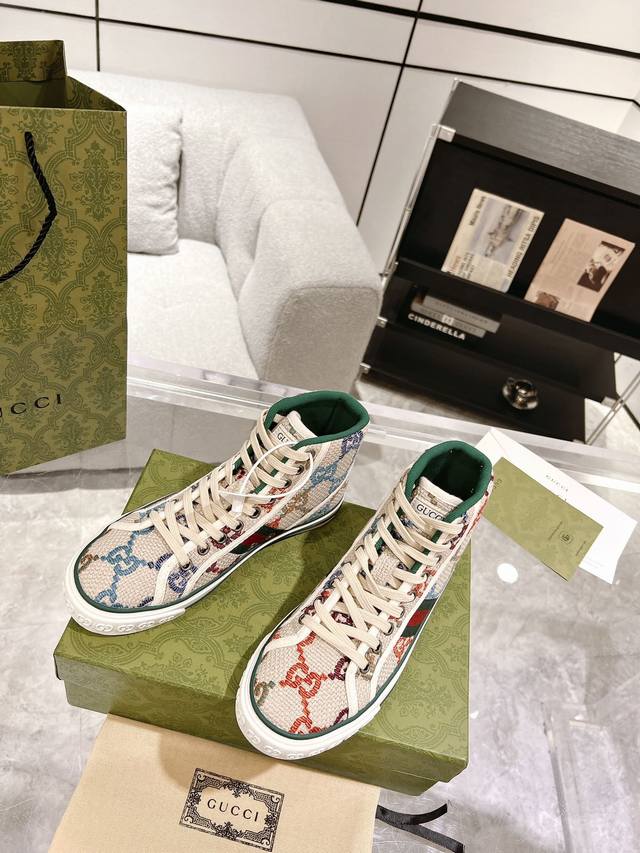 Women's And Men's 400 Gucci High Top Cloth Shoes Are Shipped. The Counter Is Upd