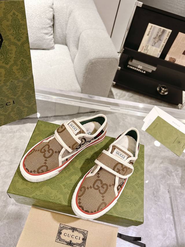 Women's And Men's Gucci New Color Low-Top Cloth Shoes Are Shipped. The Counter I
