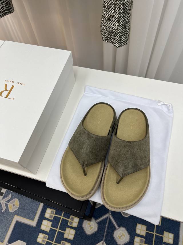 The Row 25 Spring/Summer New Simple Round-Toed Flip-Flops Are From A Young Ameri