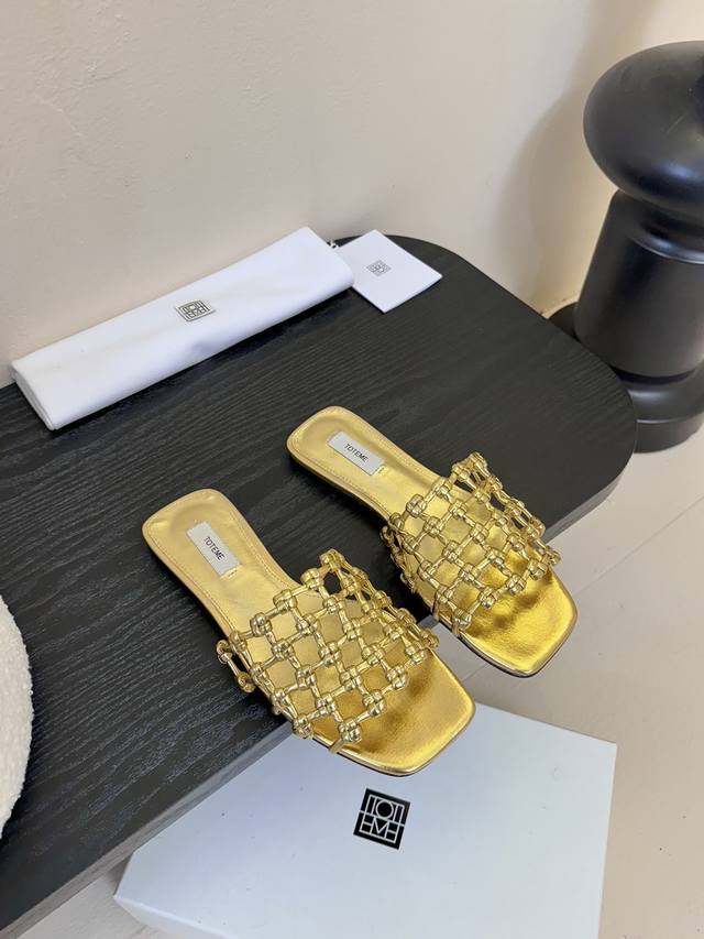 totem* New Product Is The Perfect Encounter Of Fashion And Comfort. The Uniqu