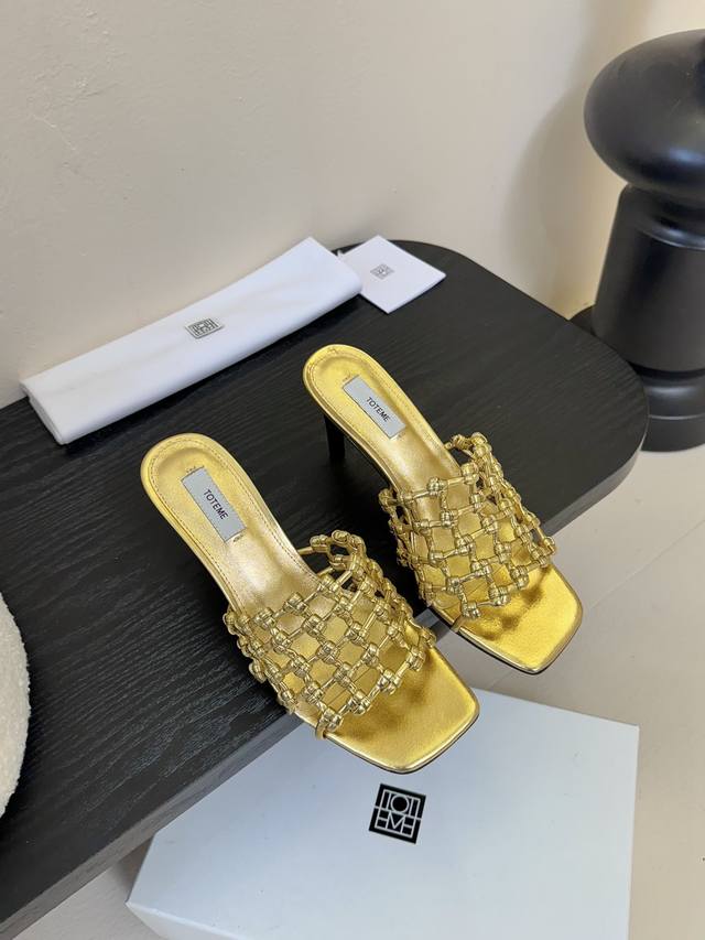 totem* New Product Is The Perfect Encounter Of Fashion And Comfort. The Uniqu