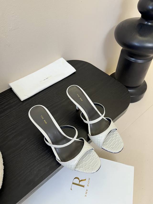the.Row25 Spring And Summer New Simple Metal Leather Cat Heel Round Toe Slipp