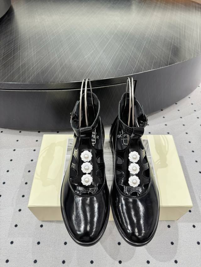 New Arrival Fabric: Patent Leather Lining: Sheepskin Sole: Rubber Elegant Style