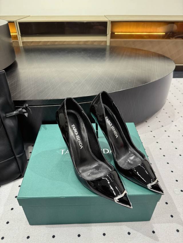 New Model On Sale Fabric: Patent Leather Lining: Sheepskin Sole: Cowhide Elegant
