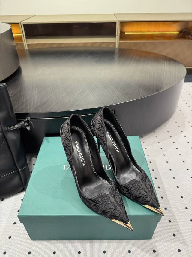 New Models On Sale Fabric: Silk Embroidery Lining: Sheepskin Sole: Cowhide Elega