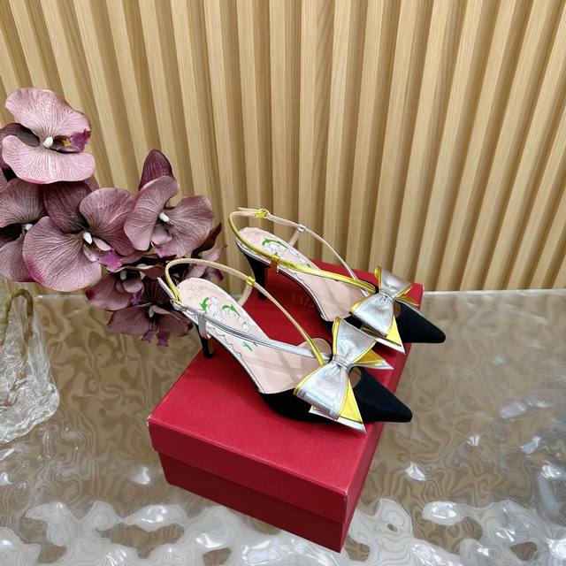 2025 High-End Version Of Valentino's Thick-Heeled Mary Jane Shoes. Beautiful