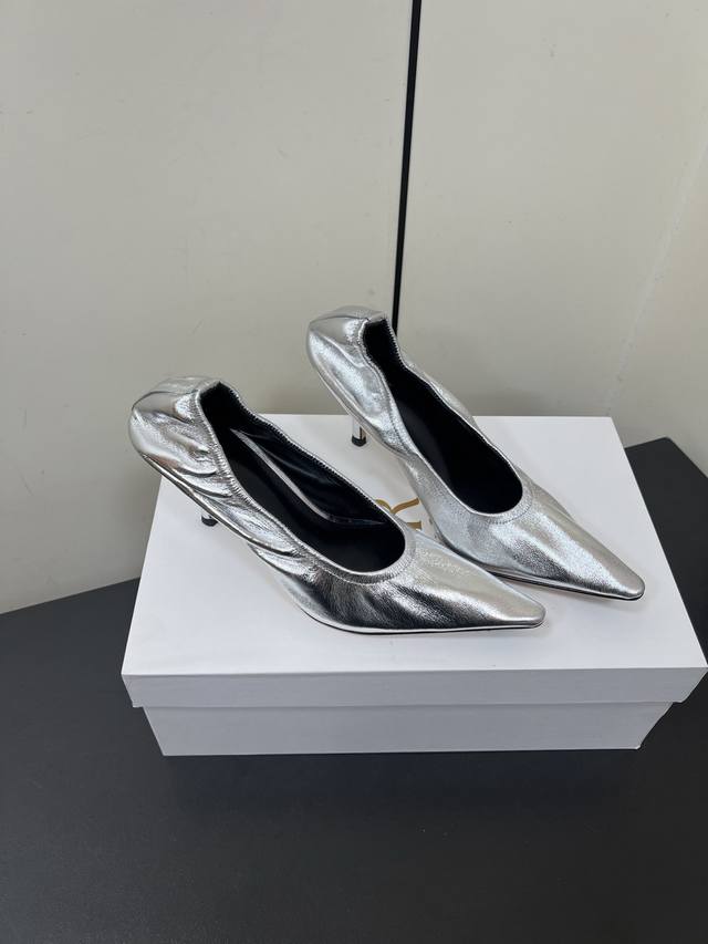 the Row2025 Spring And Summer New Simple Kitten Heel Pointed Toe Shoes This M