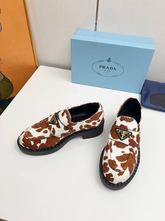 2025 Prada's New Cow Color Loafers Fashionable Thick-Soled Casual Motorcycle