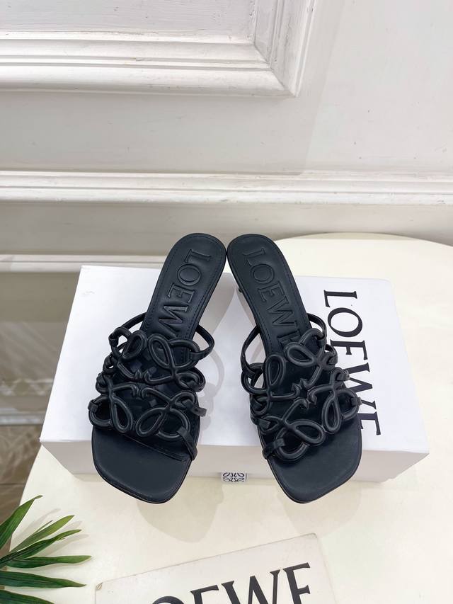 loewe Loewe 2025 Spring And Summer New Product Petal Anagram Hollow Kitten He