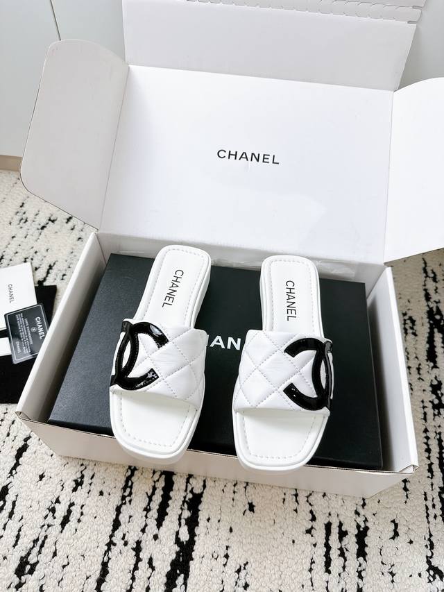 chanel Chanel 25 A New Summer Model, Conro Shoes, Panda Color Slippers . Same
