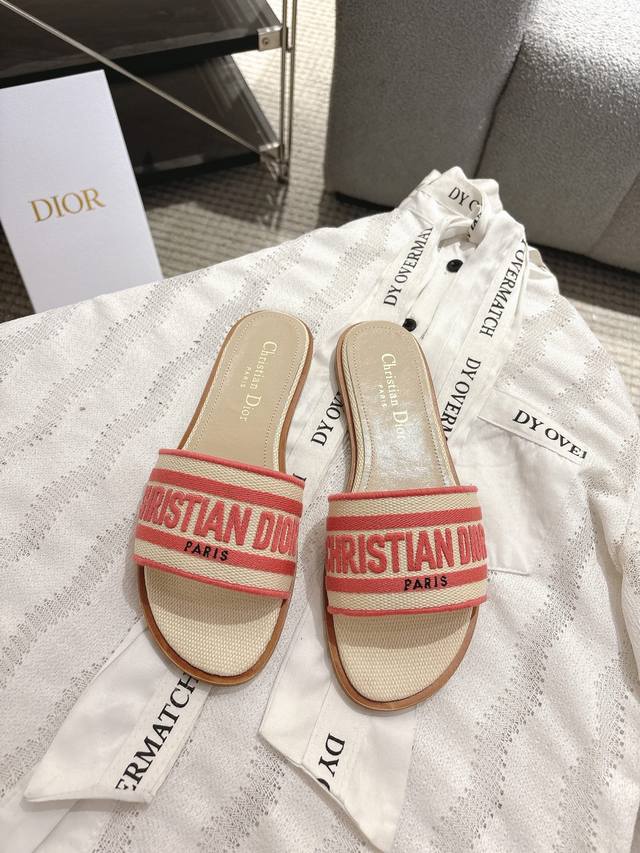 25Ssnew Spring And Summer Dior D-Lane Flip Flops This D-Lane Flip Flops Are C