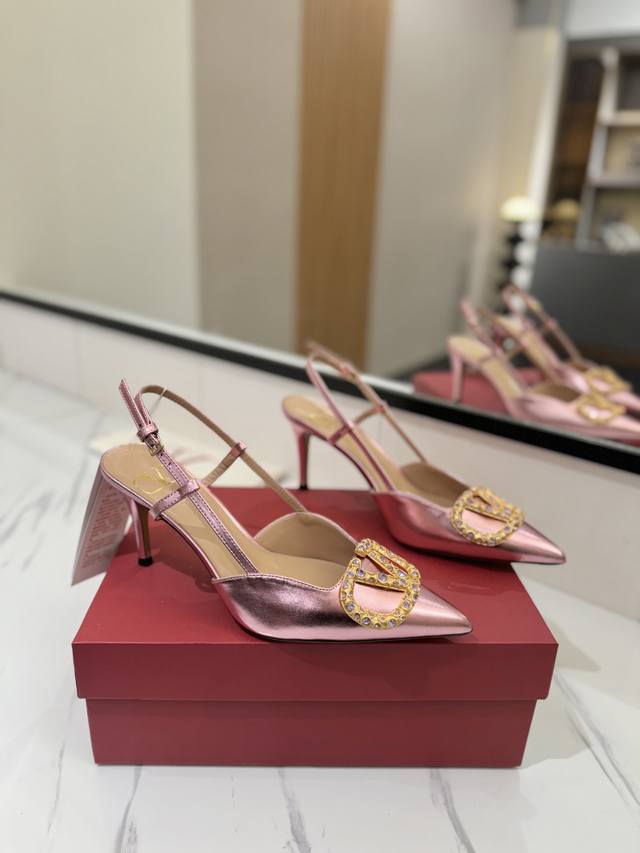 Factory Price Pp Valentino Launches A New Series Of Sandals. Pointed V-Buckle Sa