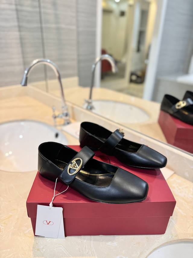 valentino New And Latest The Most Popular And Beautiful Valentino Vlog Locker