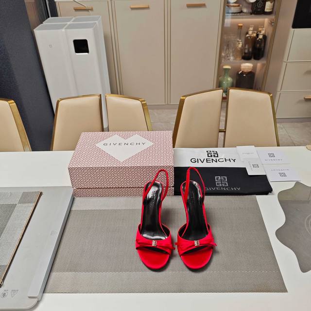 Givenchy's Latest Official Packaging Package 25 Years Of G Pattern Pink Heart Ma