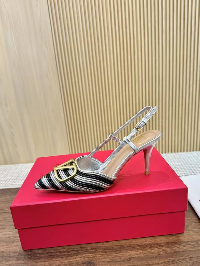 Rubber Outsole Genuine Leather Outsole +40 Top Version Valentino Spring And Summ