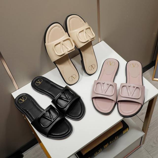 : Valentino New Slippers. Fabric: Soft Cowhide Lining Sheepskin 35-40 Size Ca