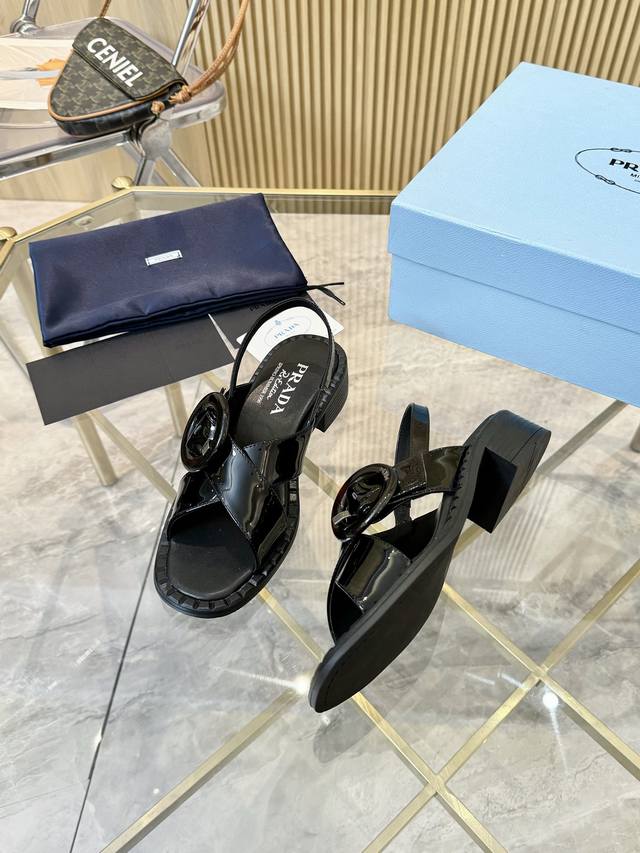 prada 2025 Spring And Summer New Cross Sandals Are Here** The Latest Catwalk