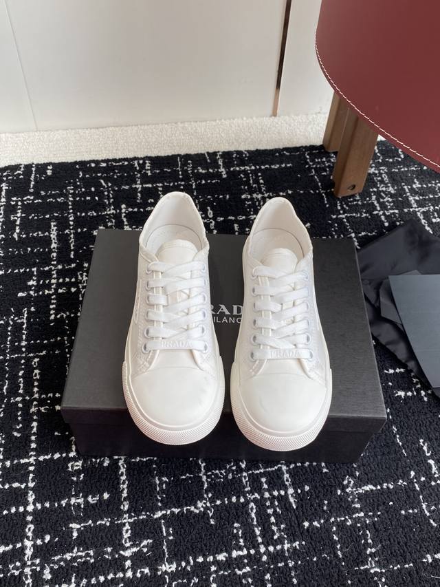 Purchasing Level Prada 25Ss Spring And Summer New Round-Toed Canvas Shoes Techno