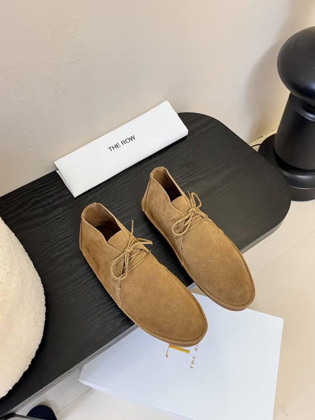 The Row A Pair Of Super Comfortable Early Autumn Single Boots Wear This Winter's